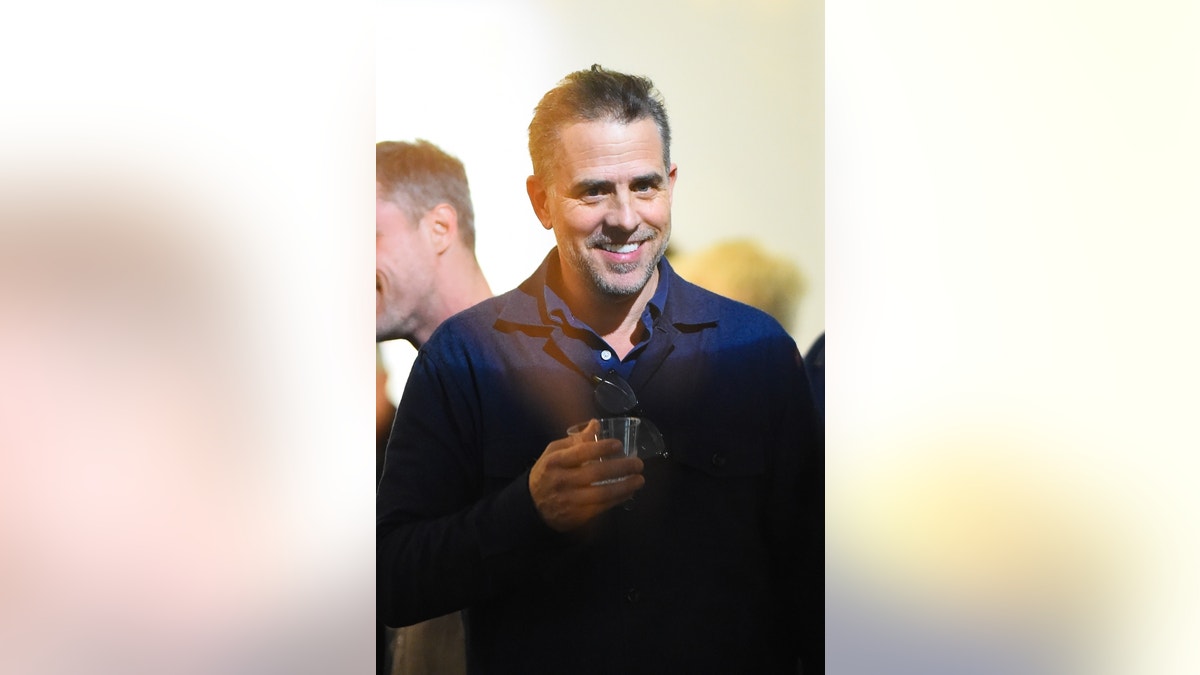 Hunter Biden Cozies Up To New York Post As He Shows Off Art At Georges Berges Gallery Hunter Biden Cozies Up To New York Post As He Shows Off Art At Georges Berges Gallery