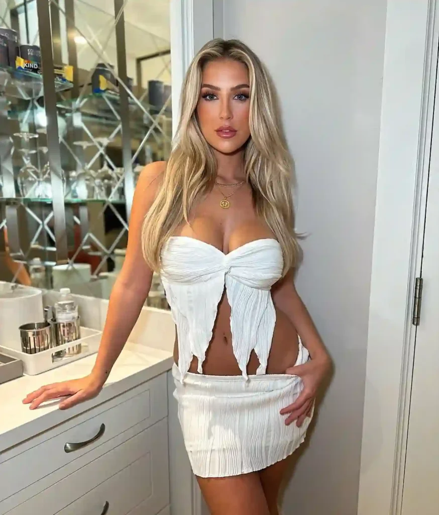 Pin By Antonio On Skyler Simpson In 2023 Attractive Female Super