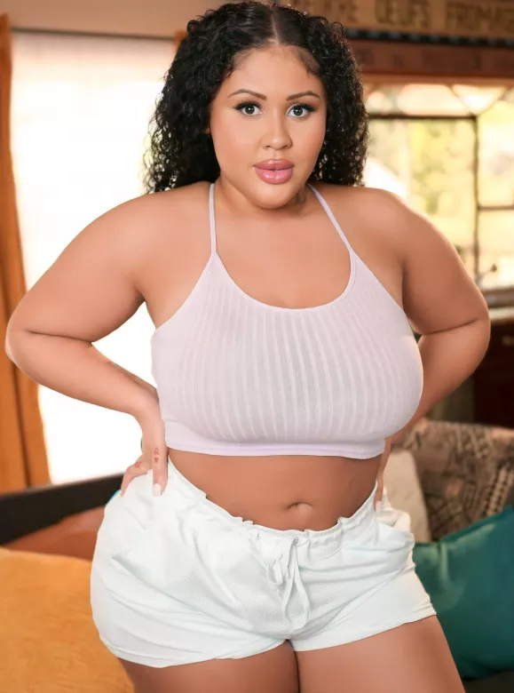 Simone Richards: An Intimate Spotlight